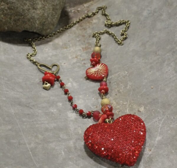 Retro Heart Necklace - Image 2