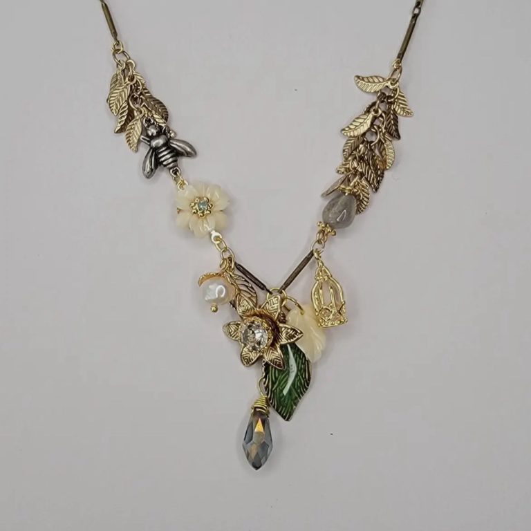 Bee Festive Necklace